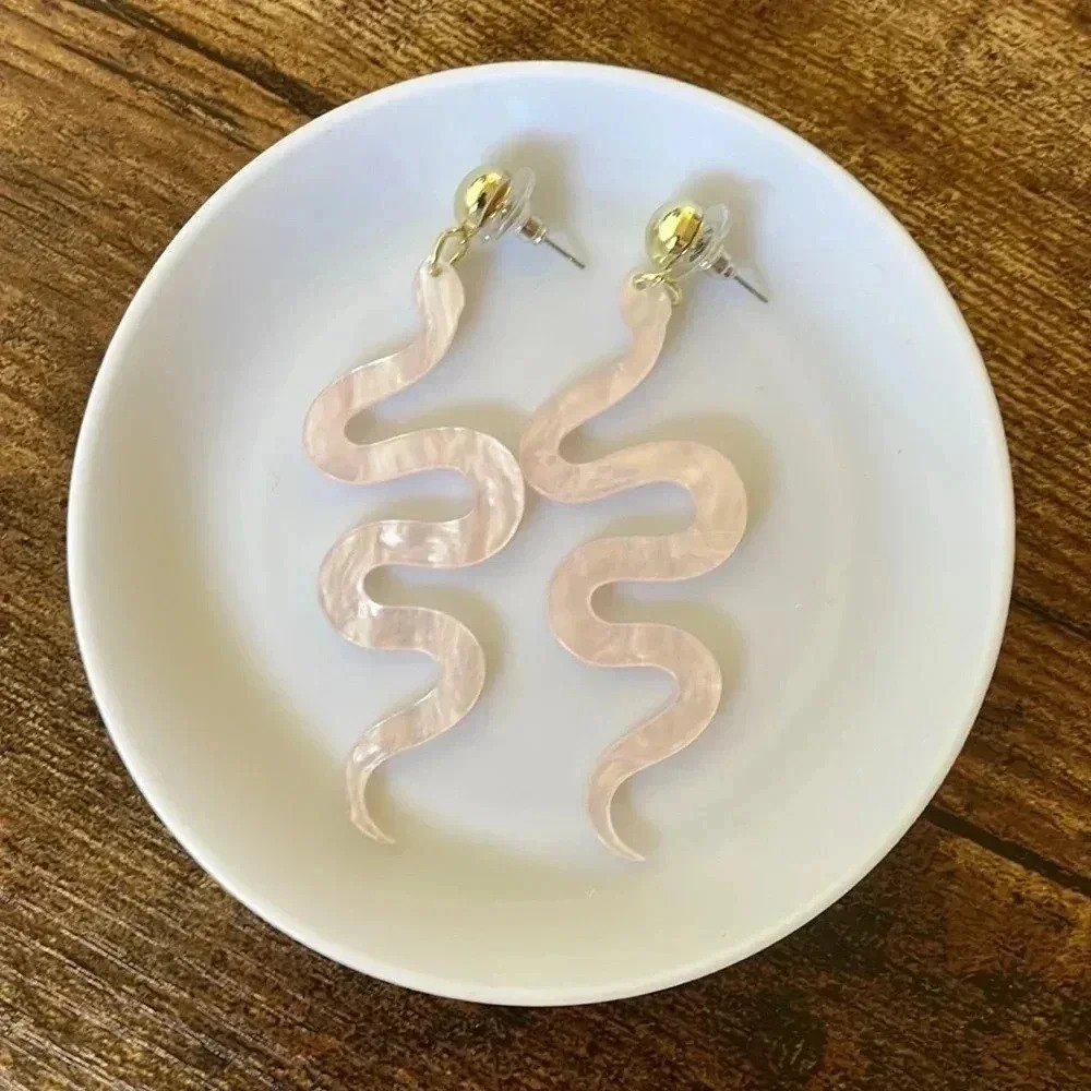 ❤️ NEW 2/$20 or 3/$25 Statement Acrylic Pink Snake Gold Stud Earrings 💎HP💎